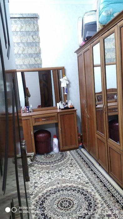 Радуга 67 да 2 хонали 2 этаж квартира сотилади. МАКЛЕРСИЗ.