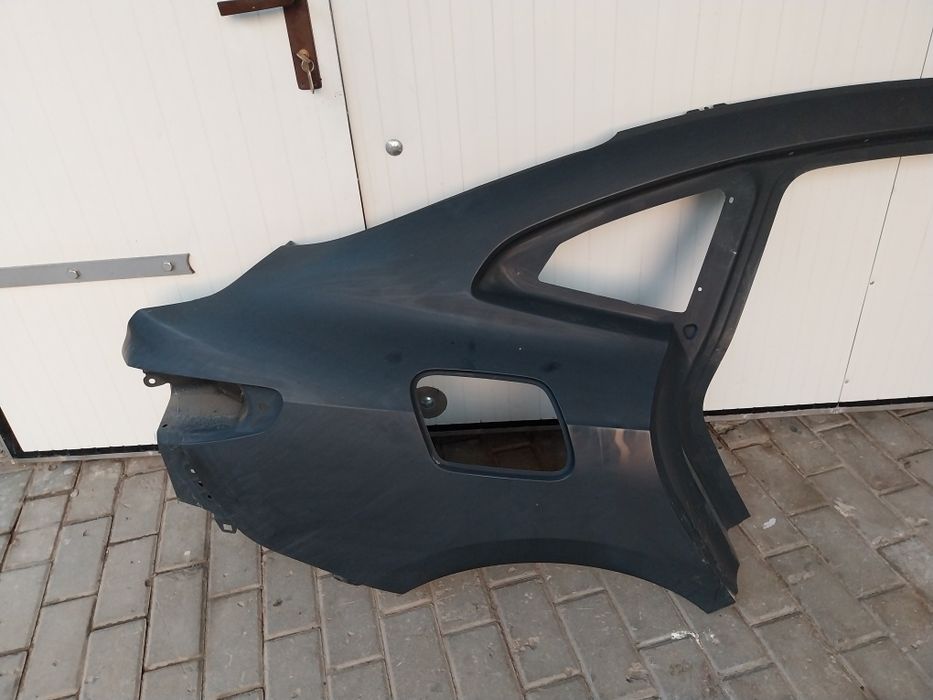 Vând aripa dreapta spate BMW 228