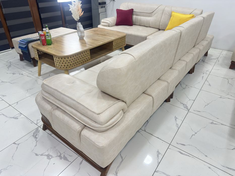 Ugoloq model : Karmen