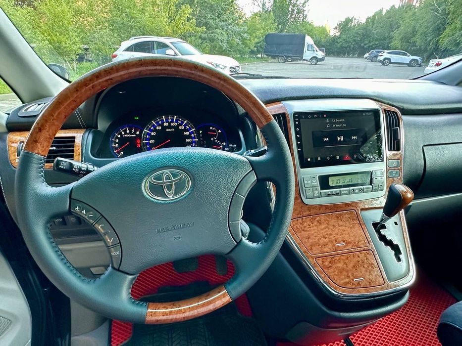 Toyota Alphard 2008