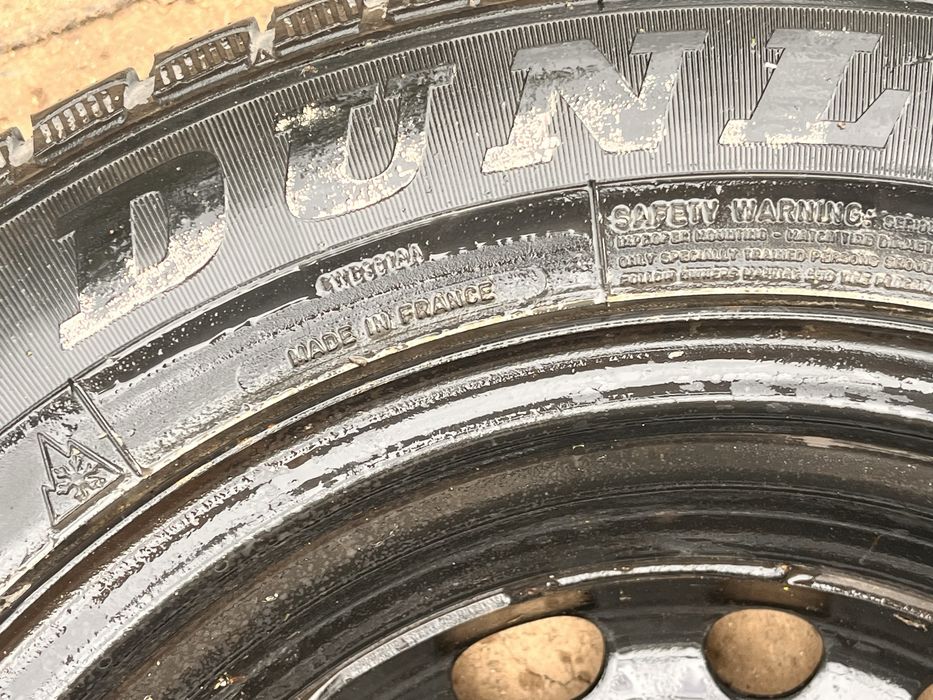 De vanzare Roată jantă tablă 14" cu anvelopă iarnă Dunlop 175/65 R14 82T