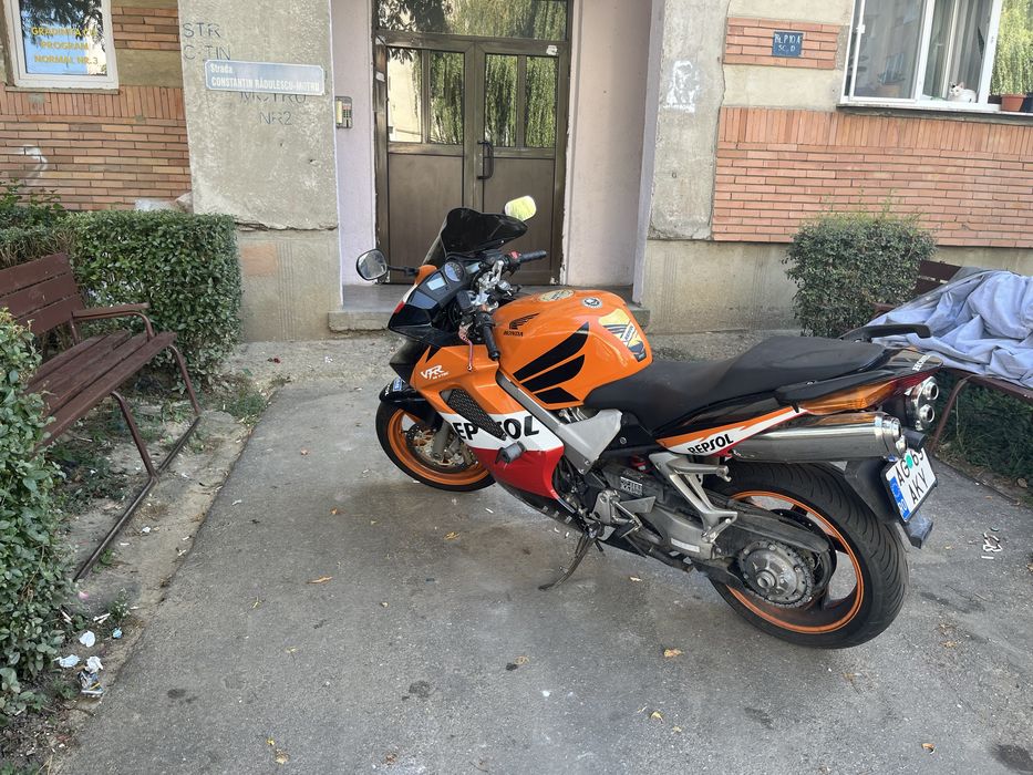 Honda VFR 800 Vtec RC 46