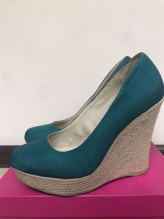 Туфли на танкетке