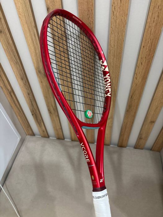 Продам ракетку Yonex Vcore