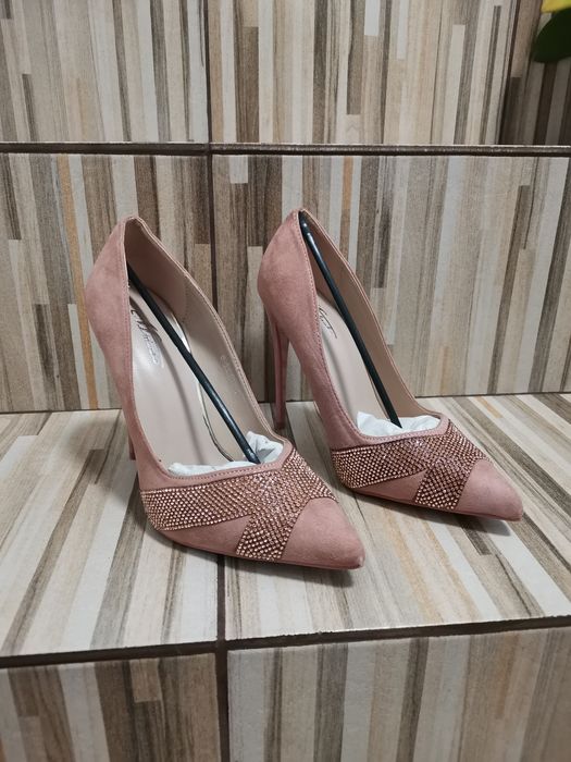 Pantofi cu toc roz prăfuit