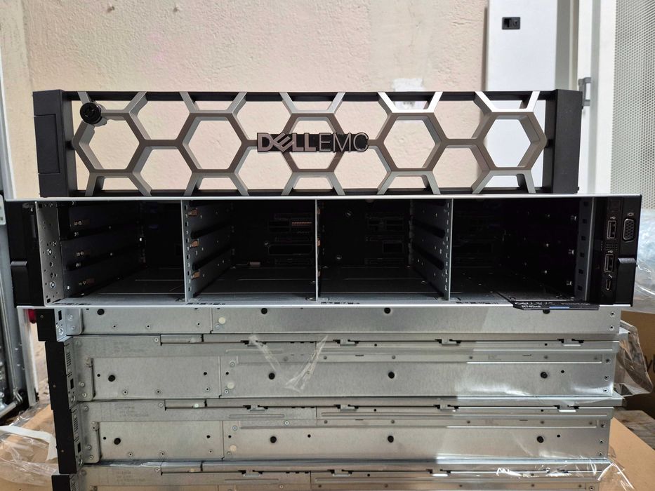 Dell R740xd сървър 16x3.5" LFF+4x2.5" SFF,2x Gold 6140,0Gb RAM,релси