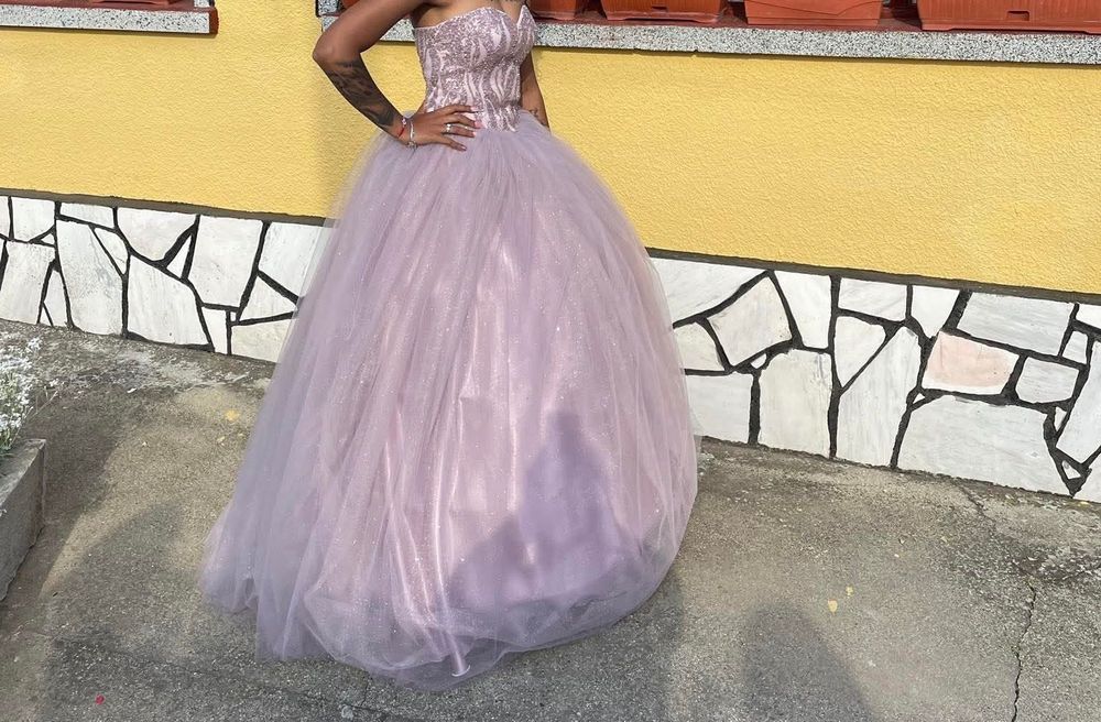 Продавам бална рокля