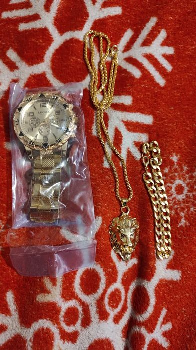 Vând bijuterii imitație aur