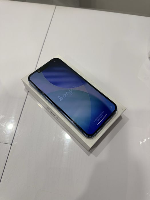 Продам iPhone 13
