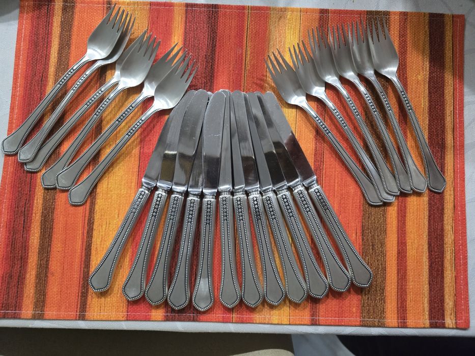 Прибори за хранене 24 части, посребрени