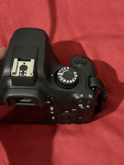 Canon EOS 4000D плюс Объектив