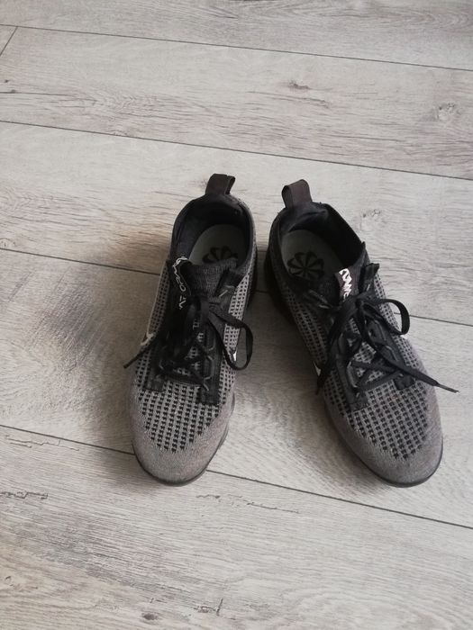 Продавам оргинални маратонки Nike