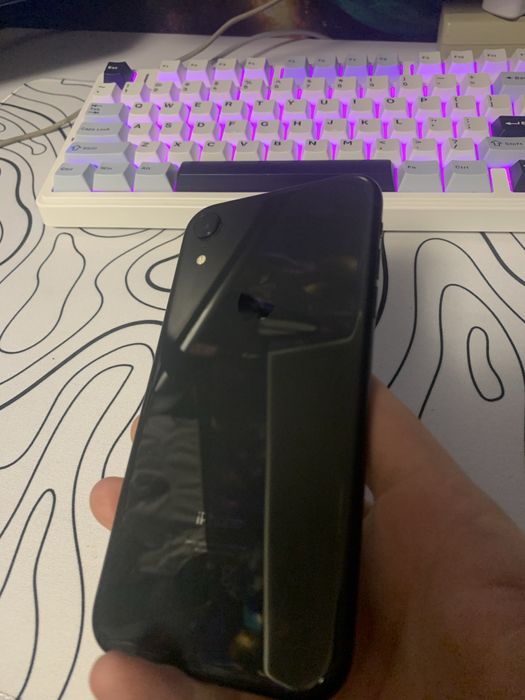 Продам айфон хр