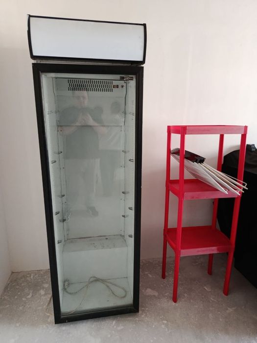 Продам коммерческий холодильник дешево