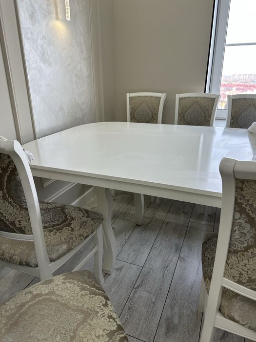 Стол в зал 3,5 раскрывается на 4 метра