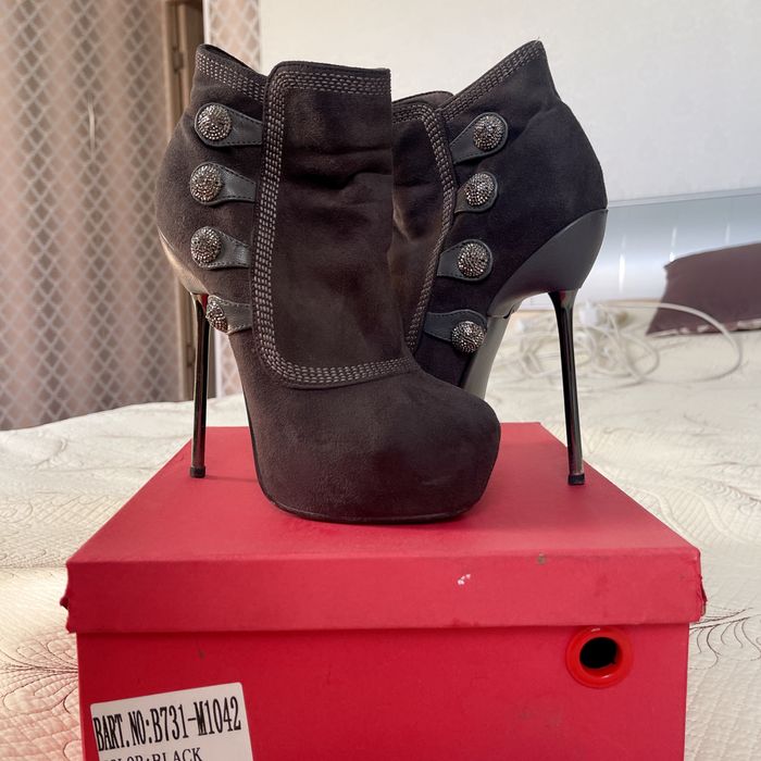 Продается батильоны и туфли