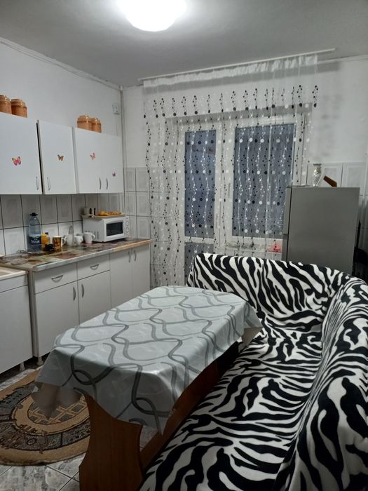 Inchiriez apartament doua camere