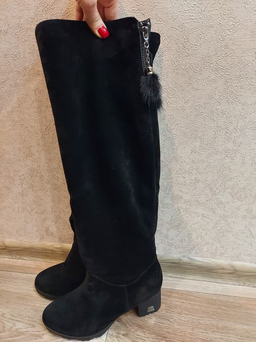 Продам женские сапоги