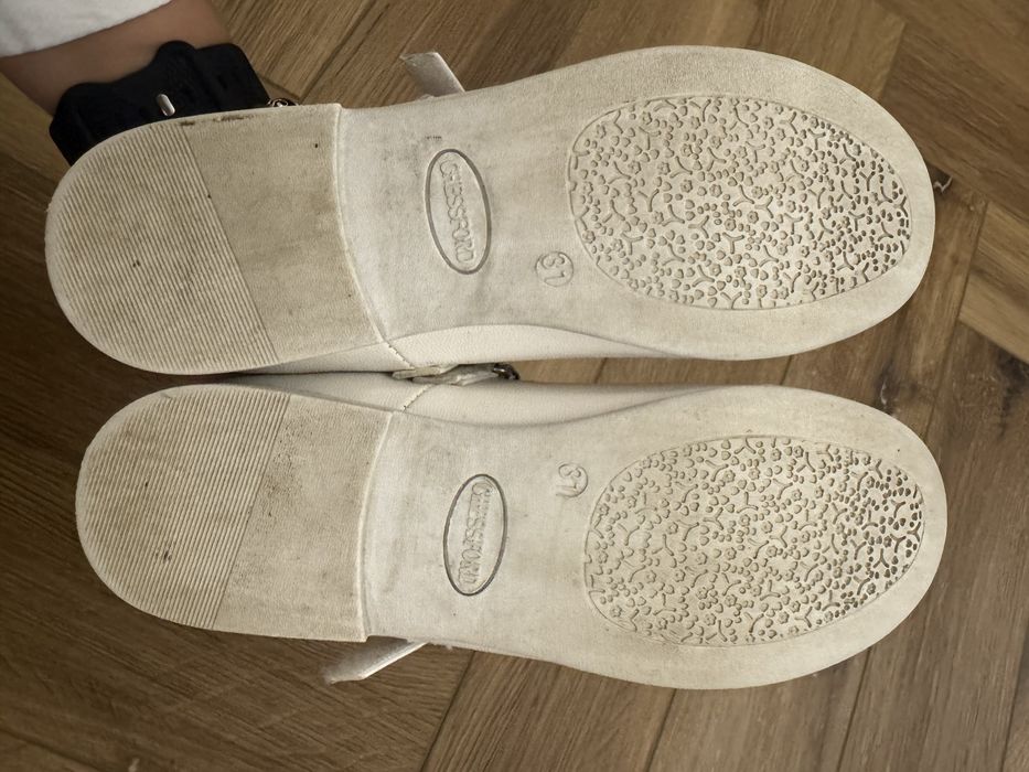 Продам белые туфли 31 рр