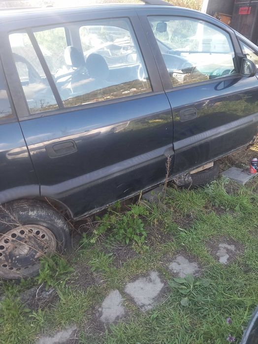 Продавам на части Opel zafira А 1.8 125к