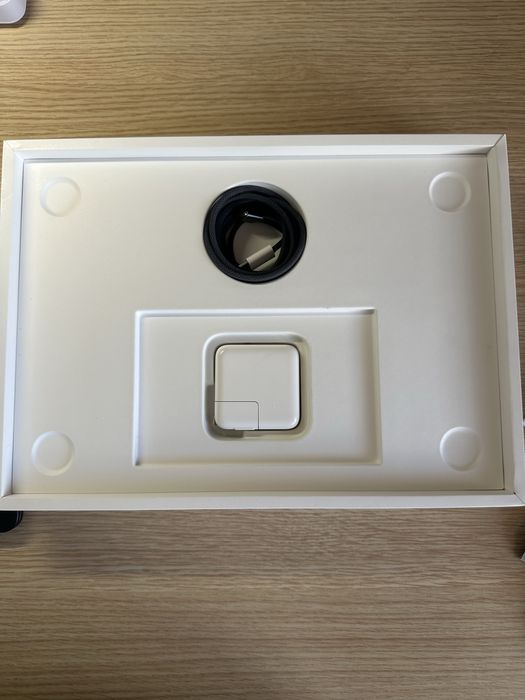 Продаю MacBook Air 2022(M2), 8/256