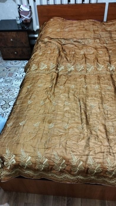 Кровать.        .