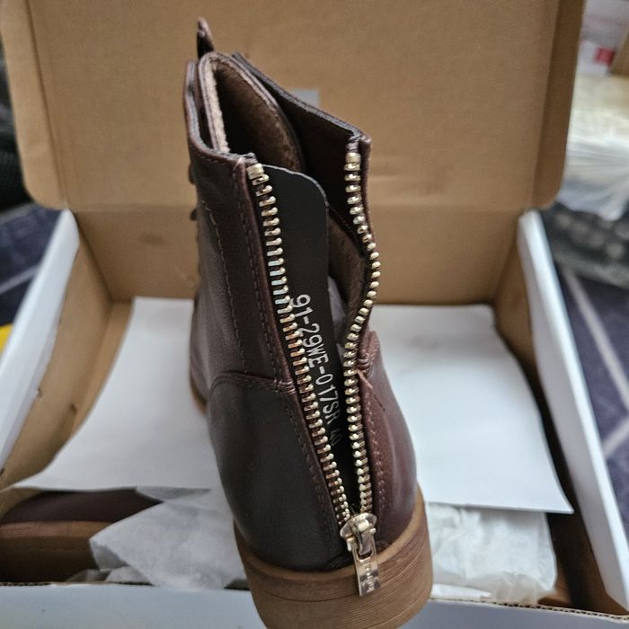 Продам ботинки женские