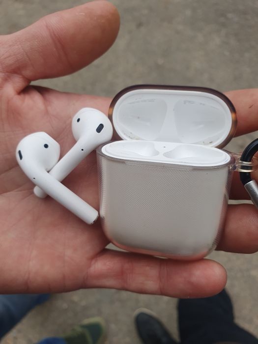 Аирподс оригинал