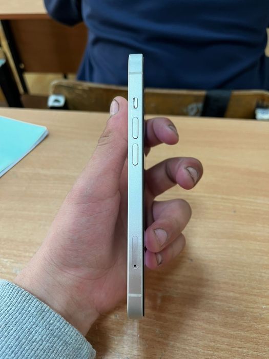 Айфон 14 белый.