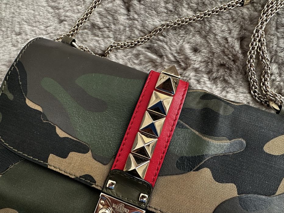 Оригинална чанта на Valentino Garavani Rockstud