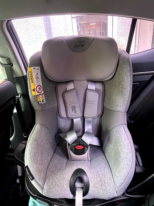 Britax Römer Dualfix i-Size, ISOFIX, 360° въртене