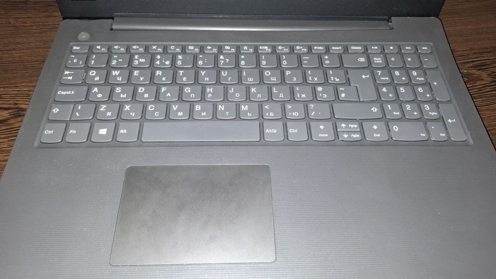 Lenovo V130-15 noutbuk sotiladi
