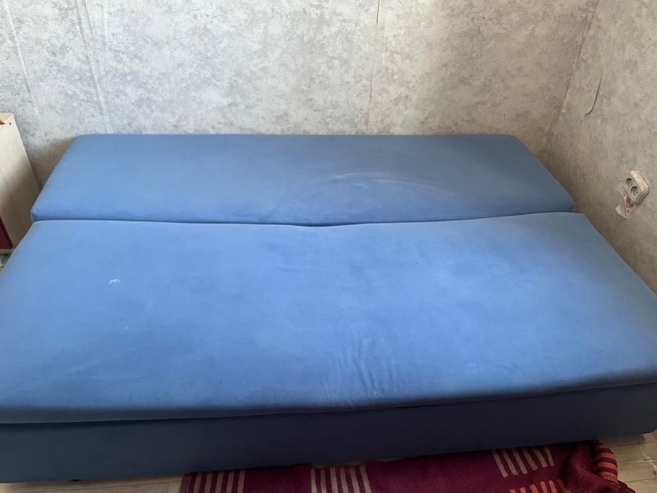 Диван синий раскладной