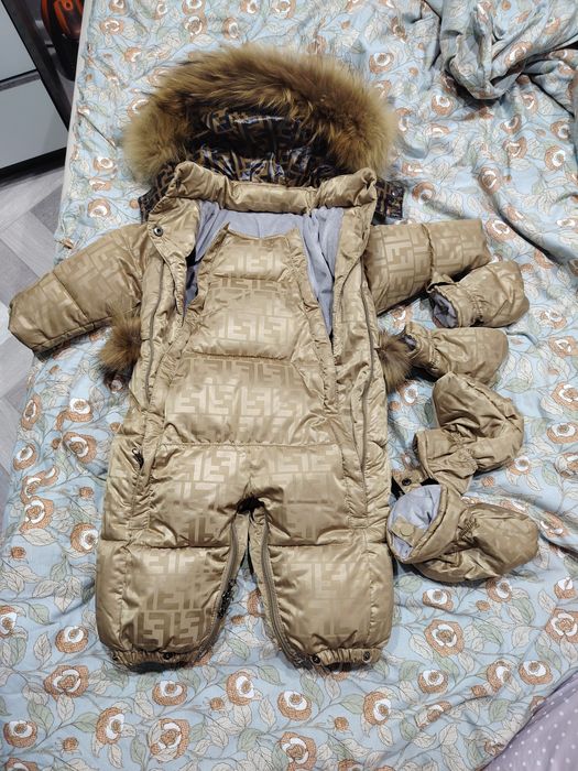 Продам зимний комбенизон для малышей