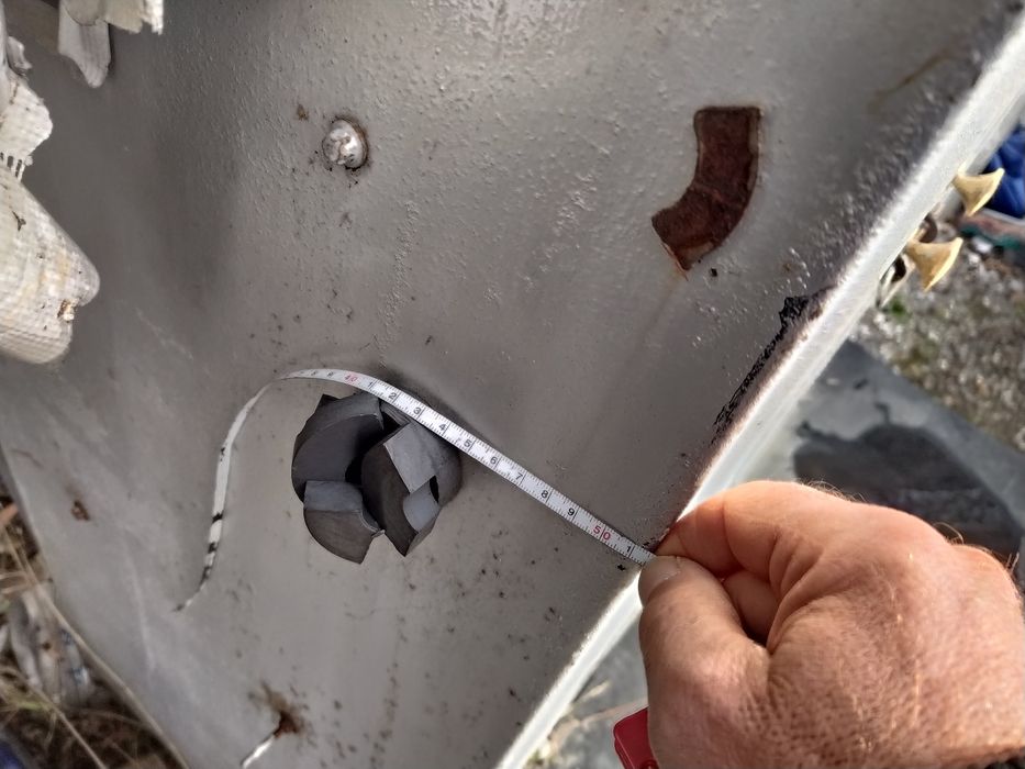 Продавам двоен метален шкаф