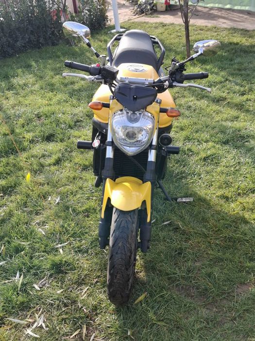 Detalii
Vând yamaha fz6 s2 naked 
Km 32000 
An 2009