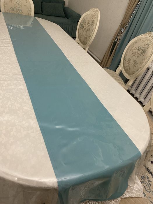 Стол со стульями