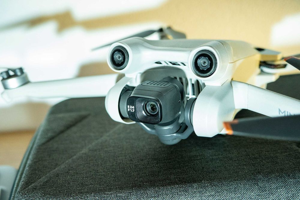 drona DJI Mini3 Pro cu RC display + accesorii