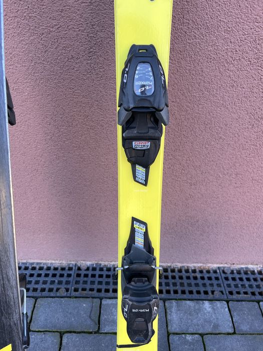 Schiuri copii Volkl Revolt JR 128 cm + clăpari Fischer 24.5