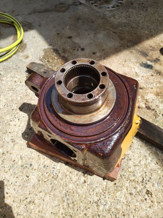 Fuzeta stânga față roata Cat Caterpillar 428C