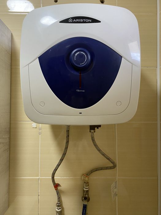 В о д о на г р е в а т е л ь А р и с т о н  ж а с а п т ұ р 15 л и т р