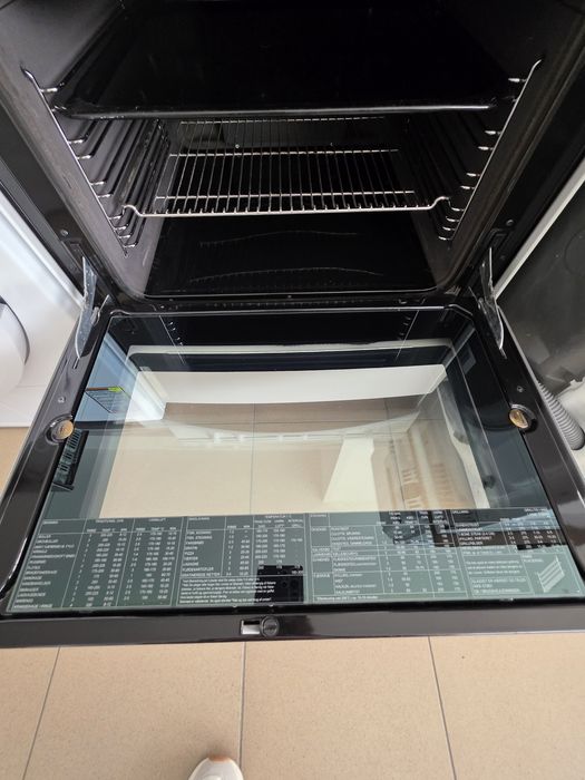 Свободностояща печка с керамични котлони Voss/Electrolux