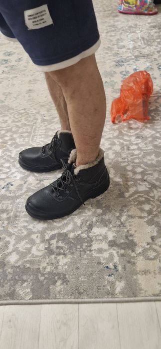 Продаётся зимняя спец ботинка