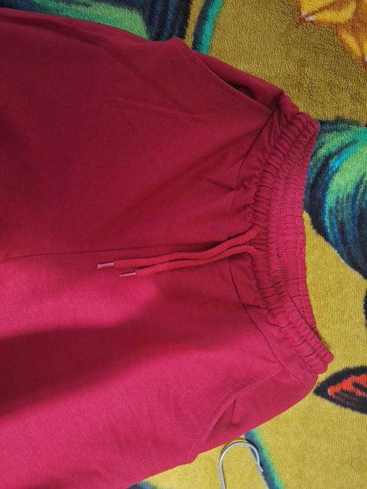 Pantaloni de sport roșii