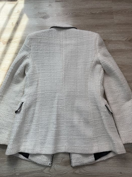 Сако от букле Zara.