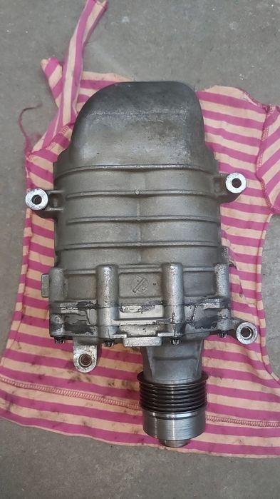 Vând kompressor supercharger Eaton m45