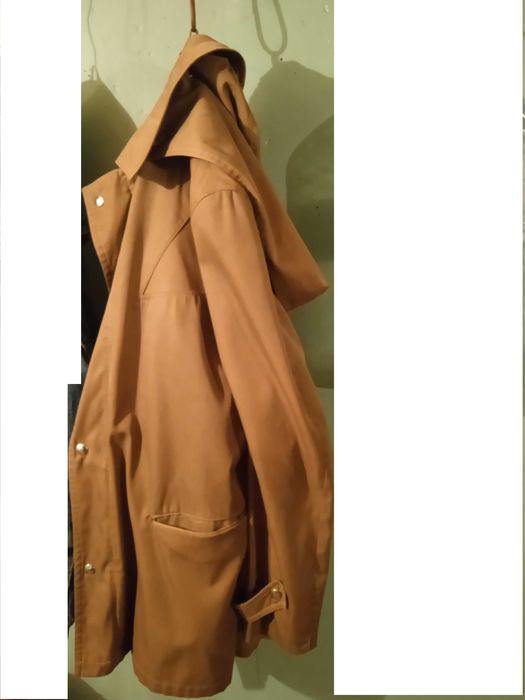 Бежава канадка с каракул отвътре