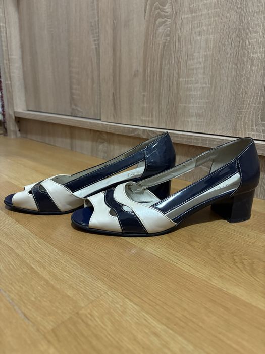 Sandale din piele