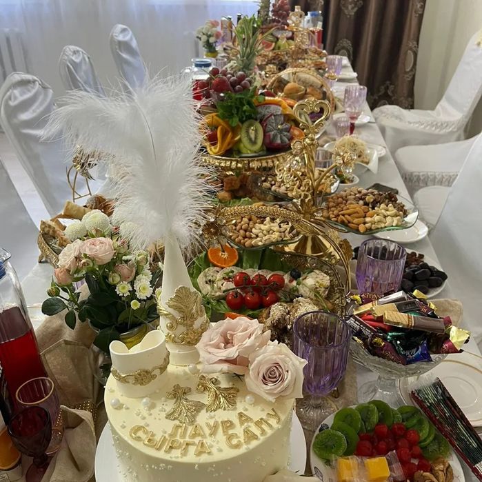 Сдам юрту со стульями,с газоном