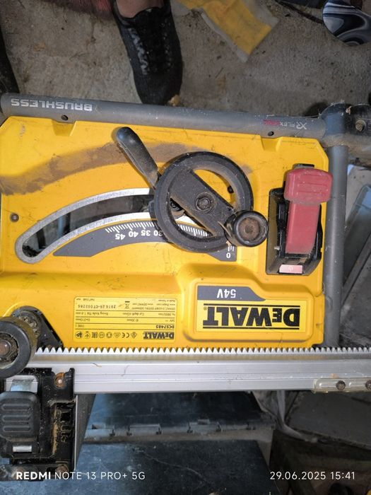 Circular cu masa pe acumulatori dewalt dcs7485lt dcs